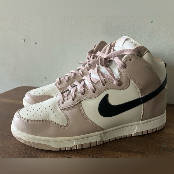 Nike Dunk High
Fossil Stone (Women's) - Picture 1 of 7